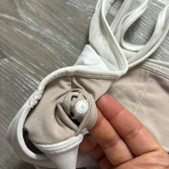 Lululemon Move Bra~ White ~ size 6 - Picture 9 of 9